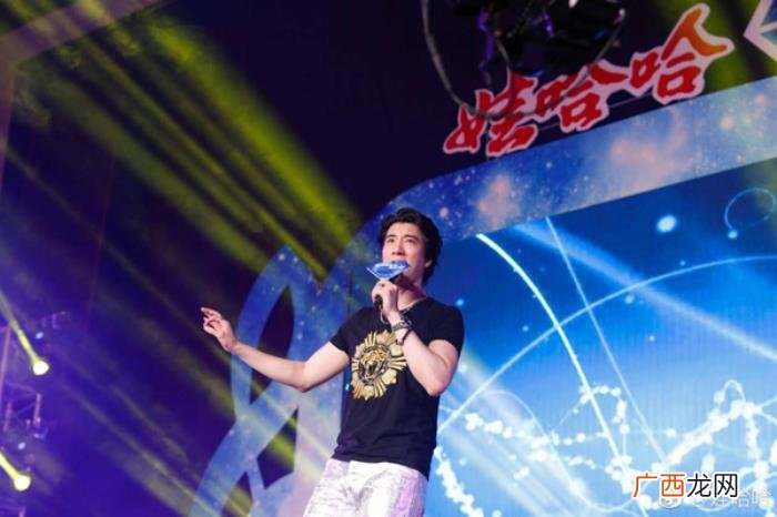 王力宏感谢娃哈哈，王力宏代言娃哈哈20年