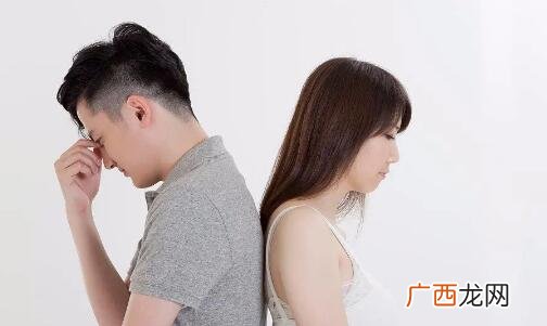 女朋友背着我和前男友见面，该不该相信她？