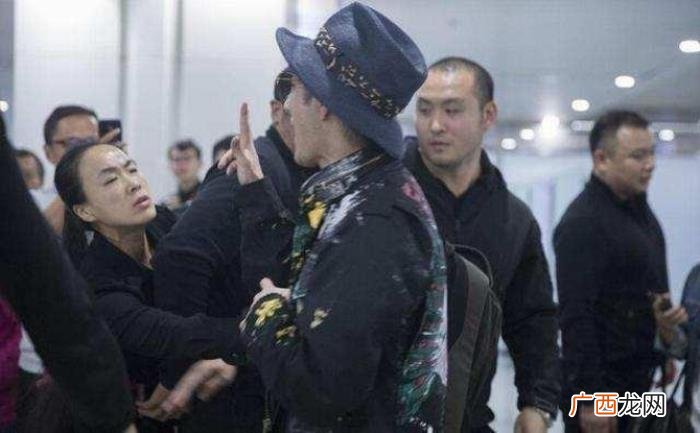 机场骂王力宏的女粉丝，女粉丝机场大骂王力宏负心汉