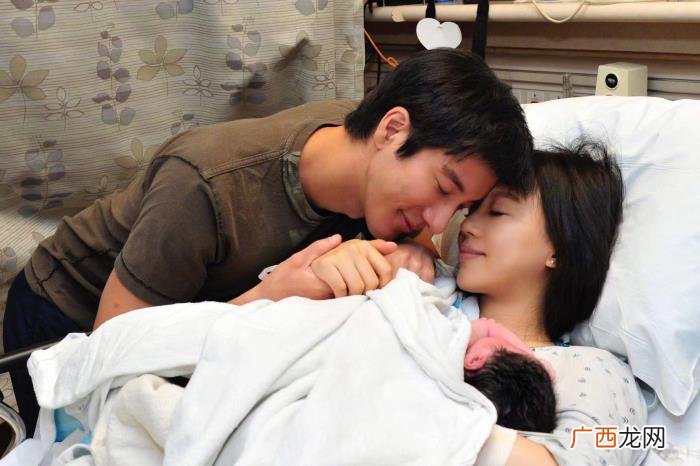 王力宏与妻子李靓蕾，王力宏承认和李靓蕾离婚