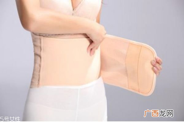 产后多久可以用收腹带 收腹带白天用好还是晚上用好