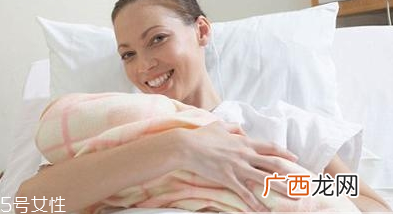 生完孩子多久可以洗澡 生完孩子多久可以洗头