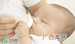 宝宝溢奶怎么办？宝宝溢奶怎么做？