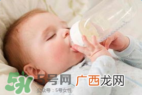 宝宝溢奶怎么办？宝宝溢奶怎么做？