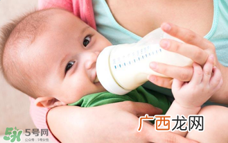 宝宝溢奶怎么办？宝宝溢奶怎么做？