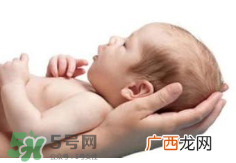 宝宝打嗝的原因 宝宝通常为什么打嗝？
