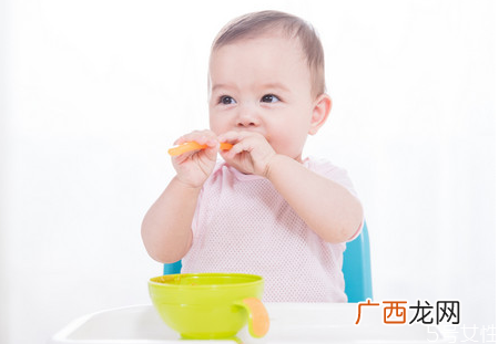 宝宝大便干燥是什么原因引起的 如何预防宝宝大便干燥