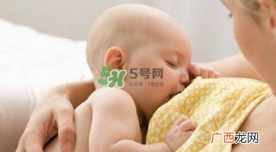 塞奶了有硬块怎么办？塞奶要热敷还是冷敷？