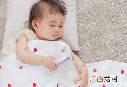 宝宝晚上睡觉老是醒怎么办 如何改善宝宝睡眠