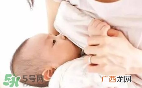 要上班了宝宝吃母乳怎么办?要上班了宝宝不吃奶瓶怎么办?