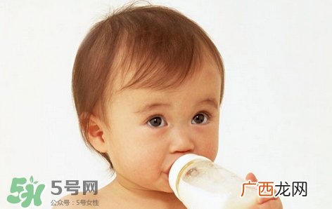 要上班了宝宝吃母乳怎么办?要上班了宝宝不吃奶瓶怎么办?