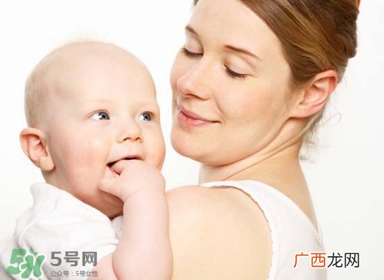 母乳喂养胸部会变形吗？如何避免产后乳房变形？