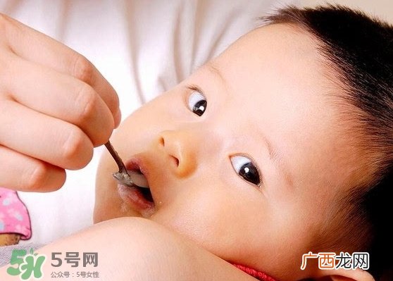 母乳喂养胸部会变形吗？如何避免产后乳房变形？