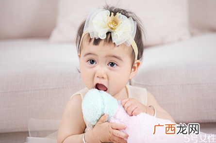 冬天给宝宝洗澡室内多少度合适 冬天给宝宝洗澡注意事项