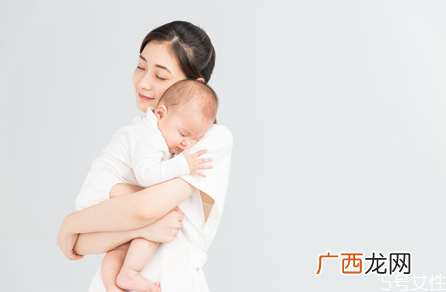 怎么正确清理宝宝鼻屎 经常给宝宝挖鼻屎的坏处