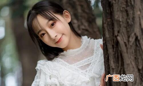 和女生约会时男生肢体接触，学会了和女生拉升关系
