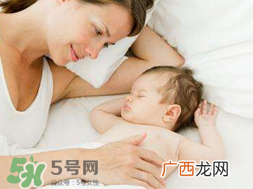 怎么样培养宝宝自己入睡？怎么样培养宝宝整夜睡觉？