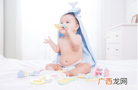 宝宝喜欢跪着睡觉怎么办 宝宝喜欢跪着睡觉的原因