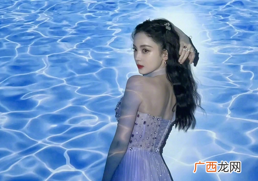 娜扎晒瑜伽照四宫格，娜扎惊艳写真照