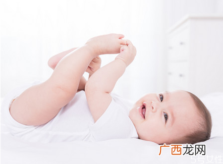 宝宝嘴角白白的是怎么回事 如何及时发现鹅口疮