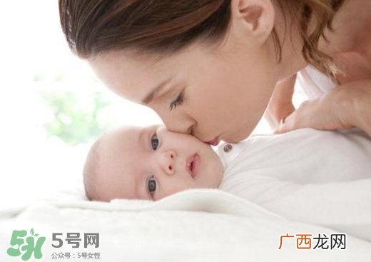 哄小宝宝乖乖睡觉的9大绝招 哄宝宝睡觉禁忌