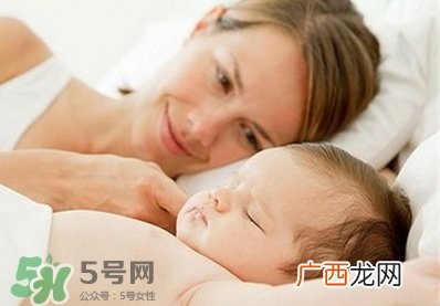 哄小宝宝乖乖睡觉的9大绝招 哄宝宝睡觉禁忌