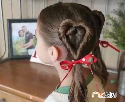 不要再为女儿扎羊角辫了 女孩好看的发型怎么扎？