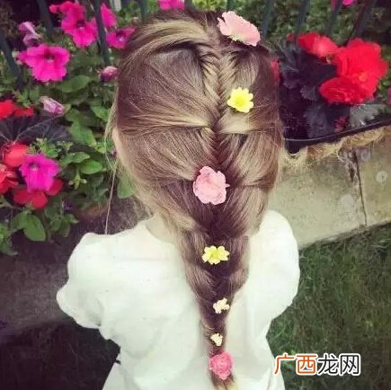 不要再为女儿扎羊角辫了 女孩好看的发型怎么扎？