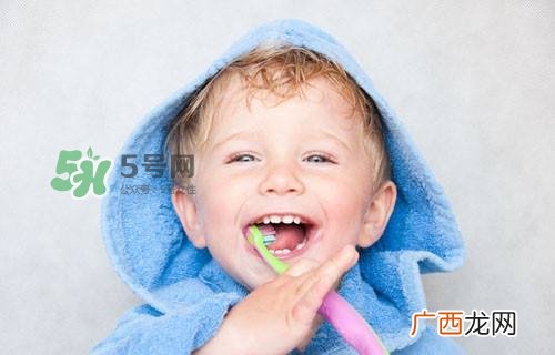 怎么防止宝宝长蛀牙？别让孩子吃大人的口水