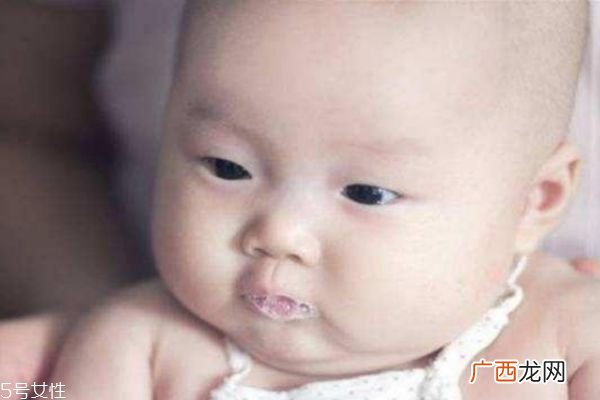宝宝为什么吐泡泡 婴儿吐泡泡是什么原因