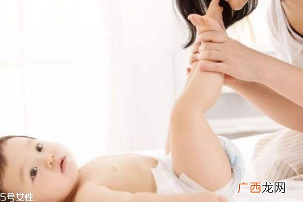 产后妈妈们如何调整心态 新手妈妈换纸尿裤的教程
