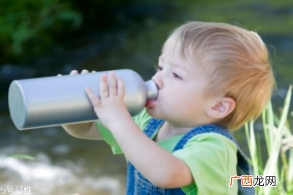 孩子不爱喝水怎么办 让孩子爱上喝水