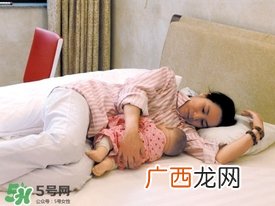 母乳常温下可以保存多久 母乳喂养的正确姿势