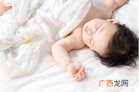 新生儿睡觉时翻白眼是怎么回事 小孩不睡午觉有什么影响吗