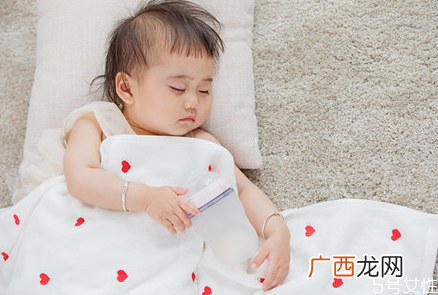 宝宝晚上几点睡觉有助于长高 儿童早睡早起的好处
