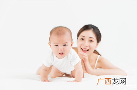 宝宝睡觉为什么不让盖脚 宝宝睡觉脚热是怎么回事