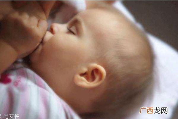 孕妇什么时候有奶 怀孕几个月有奶水