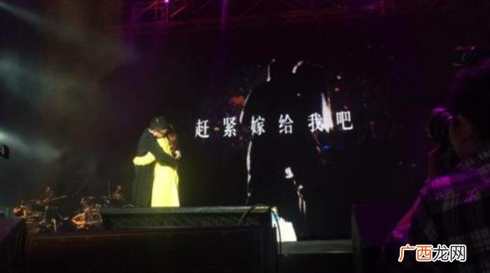 张靓颖演唱会求婚是什么时候，张靓颖演唱会获男友冯轲求婚