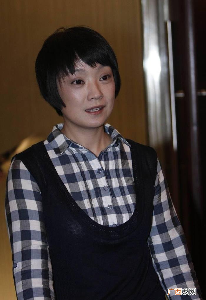 张嘉译的妻子看着就有气质 张嘉译的妻子是谁呀