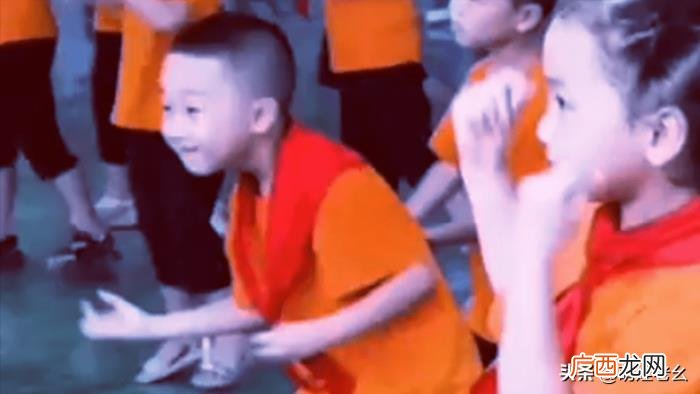 重庆的一小男孩火了 重庆小男孩