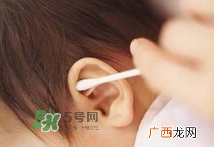儿童耳屎成硬块怎么办？儿童耳屎成硬块有危害吗？