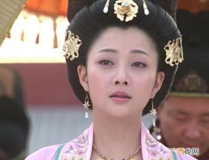 殷桃的嘴为什么一直是破的 殷桃的嘴