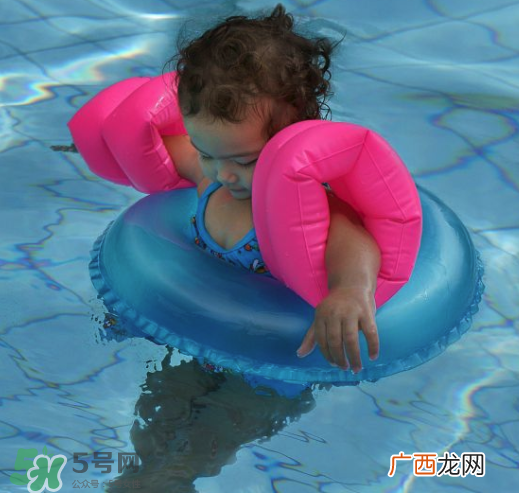 小孩玩水多久合适？小孩多久玩一次水好？
