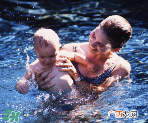 小孩玩水多久合适？小孩多久玩一次水好？
