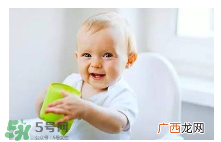 儿童不爱喝水的坏处 夏天宝宝不爱喝水怎么办？