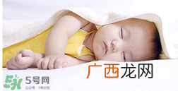 夏天宝宝需要穿袜子睡觉吗？宝宝夏天睡觉要穿袜子吗？