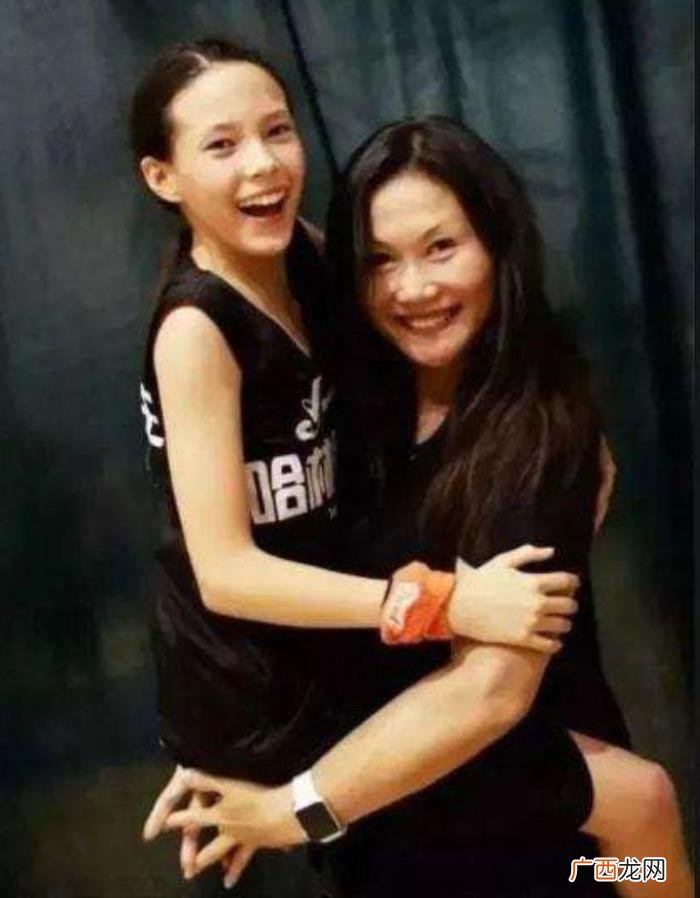 谷爱凌的妈妈谷燕 谷爱凌的父母