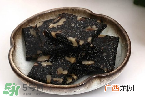 哺乳期吃阿胶对宝宝有影响吗？哺乳期能不能吃阿胶？