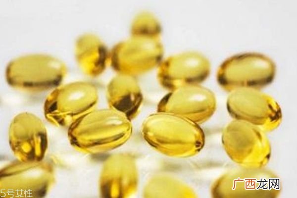满月的宝宝能吃鱼肝油吗 可以吃的