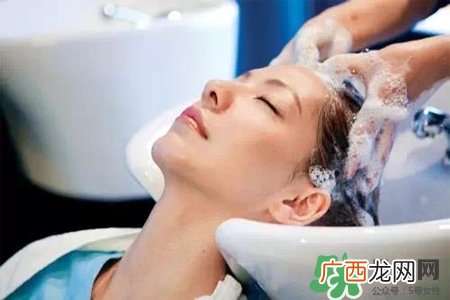 破腹产后多久可以洗头？顺产后多久可以洗头发？
